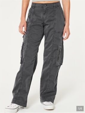 Hollister Black low rise baggy cargo pants size 25